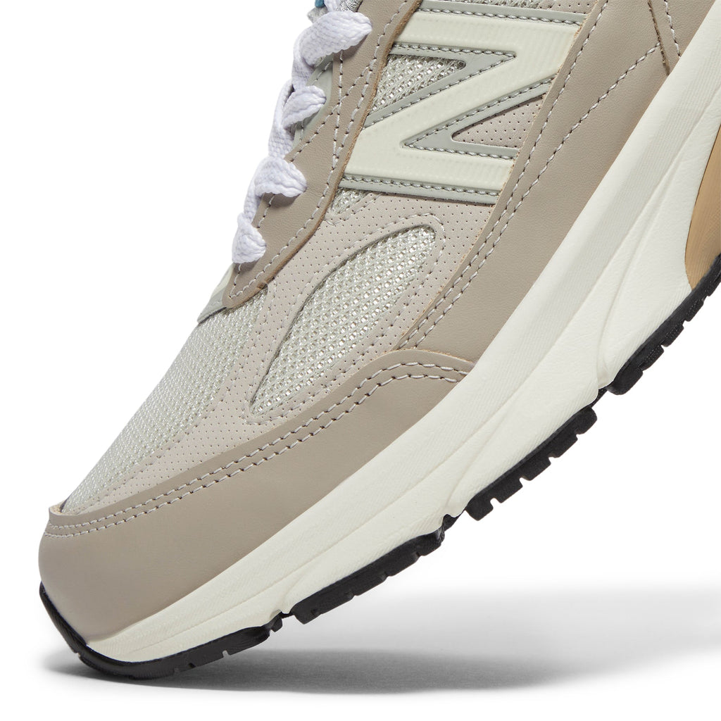 New Balance Made in USA 990v6 (Light Mushroom)