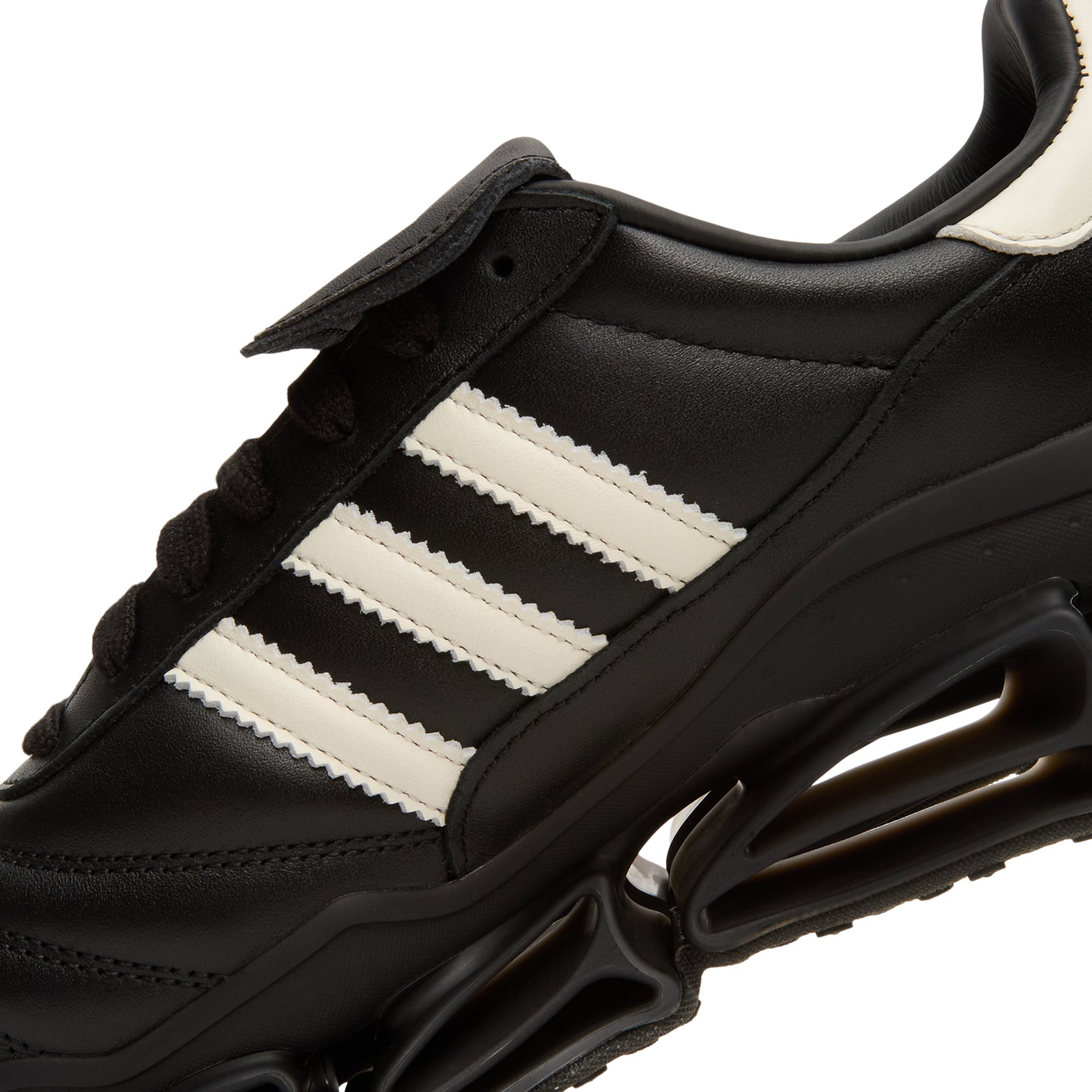 Adidas Chavarria Megaride WC (Core Black/Off White/Core Black)